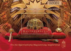 #4620 Hungary - 2022 Fundamental Law of Hungary: Crown of St. Stephen, Perf., S/S (MNH)