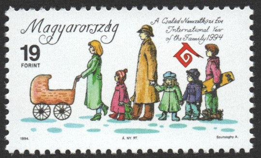 #3450 Hungary - Intl. Year of the Family (MNH)